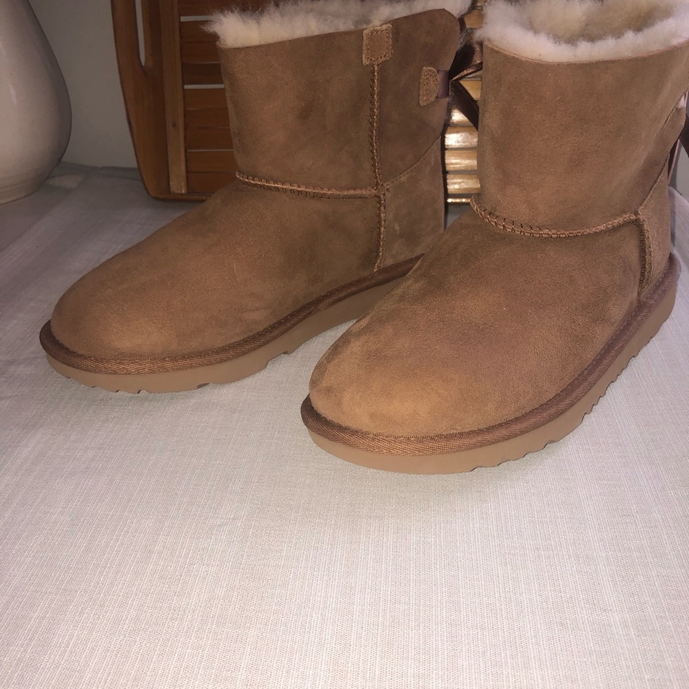 UGG Boots size 5 75$